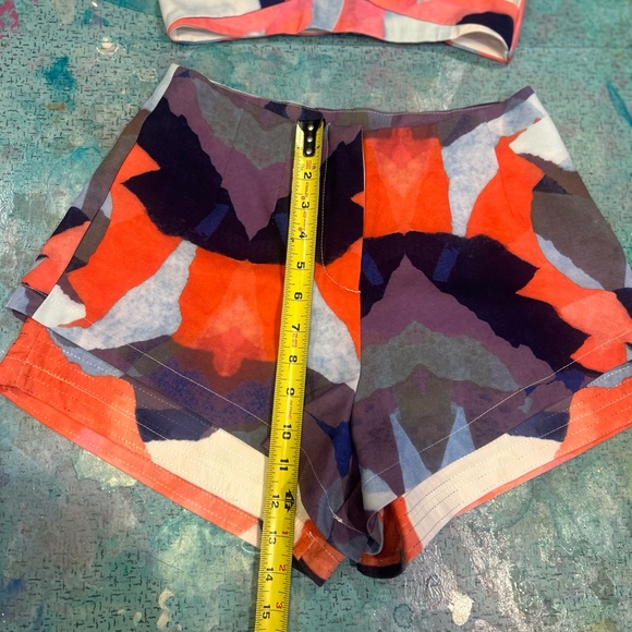 Modern Abstract Short Set - Picture 14 of 14